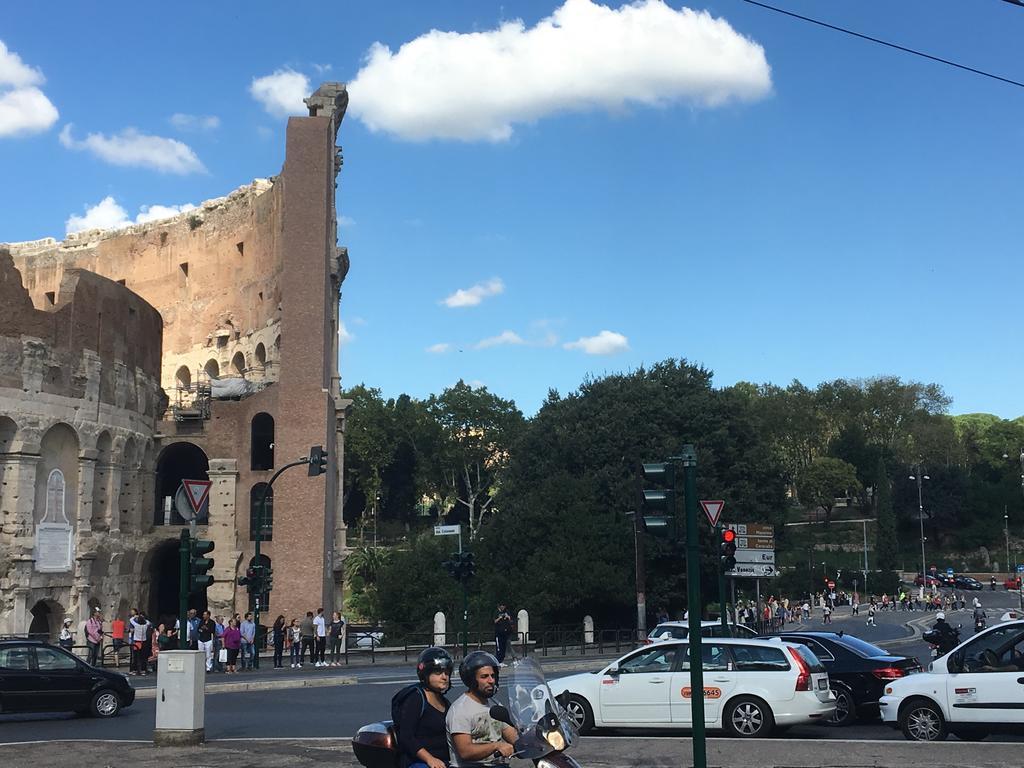 Delightful Apartment 100 Meters From The Colosseum Exterior foto